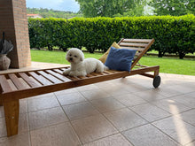 Carica l'immagine nel visualizzatore di Gallery, Lettino prendisole in legno iroko