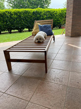 Carica l'immagine nel visualizzatore di Gallery, Lettino prendisole in legno iroko