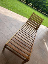Carica l'immagine nel visualizzatore di Gallery, Lettino prendisole in legno iroko