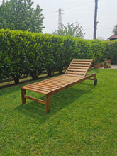 Carica l'immagine nel visualizzatore di Gallery, Lettino prendisole in legno iroko