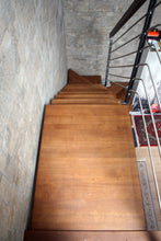 Carica l'immagine nel visualizzatore di Gallery, PIANEROTTOLO IN LEGNO MASSELLO